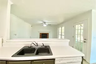 640 Suwanee Lakes Circle, Suwanee, GA 30024 - Photo 11