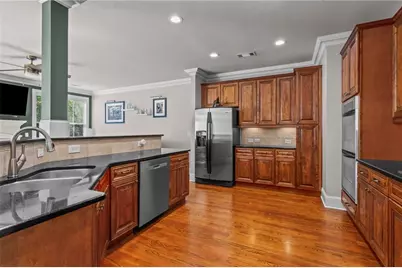 8065 Glisten Avenue, Atlanta, GA 30328 - Photo 5