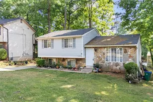 5172 Scarbrough Trail W, Stone Mountain, GA 30088 - Photo 3