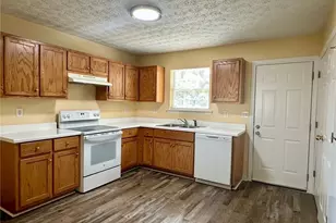 655 Baron Dr, Monroe, GA 30655 - Photo 3