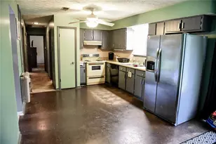 8943 Gatewood Cir, Jonesboro, GA 30238 - Photo 3