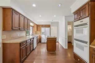 6757 Riverside Dr, Atlanta, GA 30328 - Photo 13