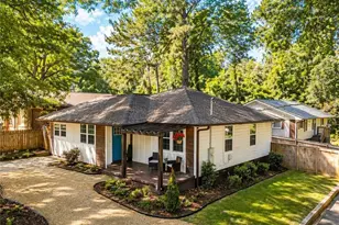 566 Woods Dr NW, Atlanta, GA 30318 - Photo 3