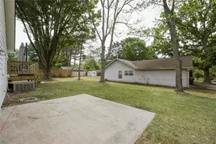 11 Parkmont Dr, Roswell, GA 30076 - Photo 25