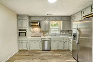 11 Parkmont Dr, Roswell, GA 30076 - Photo 11