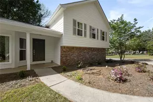 11 Parkmont Dr, Roswell, GA 30076 - Photo 3