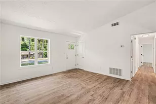 8984 Bentwood Ln, Riverdale, GA 30274 - Photo 5