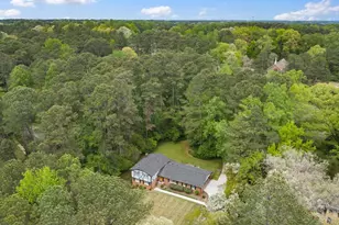 4924 Mountclaire Rd, Stone Mountain, GA 30087 - Photo 3