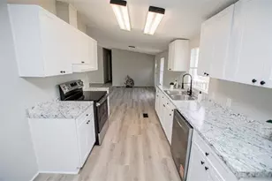 410 Crystal Dr, Carrollton, GA 30116 - Photo 7