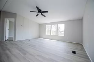 410 Crystal Dr, Carrollton, GA 30116 - Photo 5