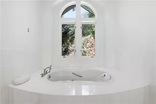 2883 W Roxboro Rd NE, Atlanta, GA 30324 - Photo 53