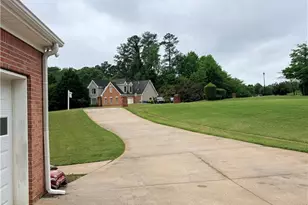 6476 Bellevue Dr, Conyers, GA 30094 - Photo 7