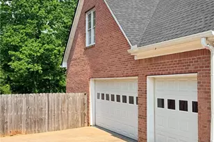 6476 Bellevue Dr, Conyers, GA 30094 - Photo 5