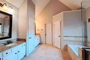 2242 Lenox Walk NE, Atlanta, GA 30319 - Photo 41