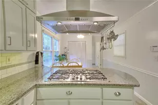 2659 Amberly Dr, Dunwoody, GA 30360 - Photo 13