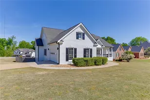 5821 Chalet Way, Hoschton, GA 30548 - Photo 3