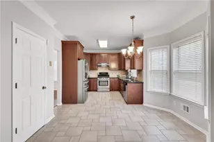 880 Walnut Creek Dr NW, Lilburn, GA 30047 - Photo 15