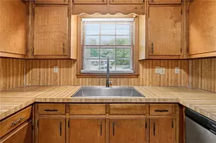 2346 Eastgate Dr, Snellville, GA 30078 - Photo 11