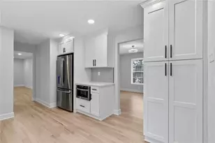 2802 Lakeview Ct, Buford, GA 30519 - Photo 3