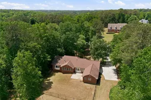 379 Clyde Ct, McDonough, GA 30252 - Photo 3