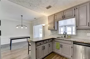 7111 St Charles Square, Roswell, GA 30075 - Photo 17