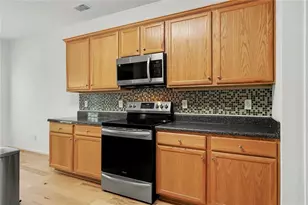 528 Vickers Ln, Locust Grove, GA 30248 - Photo 9