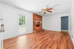 886 Oakhill Ct, Stone Mountain, GA 30087 - Photo 3