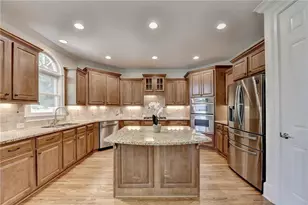 7580 Weston Club Dr, Suwanee, GA 30024 - Photo 11