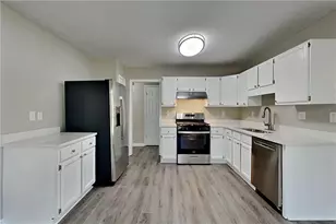 1021 Orchard Mill Ln, Lawrenceville, GA 30043 - Photo 7