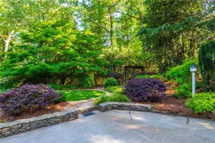 3 Powers Chase Circle, Atlanta, GA 30327 - Photo 5