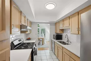2105 Canyon Point Cir, Roswell, GA 30076 - Photo 9