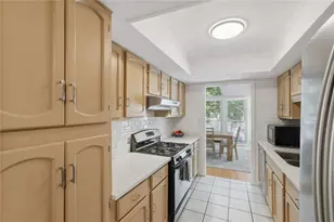 2105 Canyon Point Cir, Roswell, GA 30076 - Photo 11