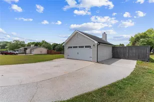 1587 Cronic Town Rd, Auburn, GA 30011 - Photo 3
