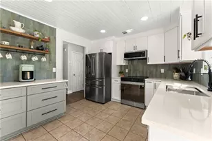 709 Muirfield Dr, Winder, GA 30680 - Photo 3