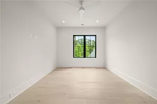 4845 Lansbury Dr, Atlanta, GA 30342 - Photo 37