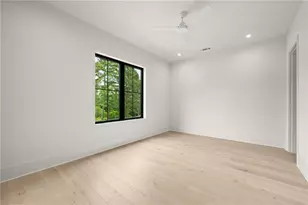 4845 Lansbury Dr, Atlanta, GA 30342 - Photo 33