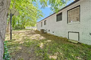 100 Pine Cir, Jonesboro, GA 30236 - Photo 7