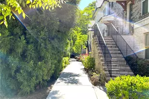 4353 Parkside Pl, Atlanta, GA 30342 - Photo 3