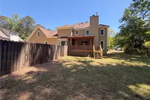 1033 Chestnut Hill Cir SW, Marietta, GA 30064 - Photo 5