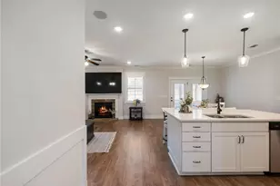 6940 Manchester Dr, Flowery Branch, GA 30542 - Photo 11