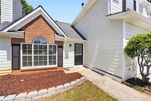 2915 Camelot Woods Dr, Lawrenceville, GA 30044 - Photo 3