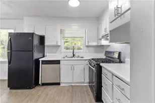 400 Cedar Wood Ct, Atlanta, GA 30349 - Photo 15