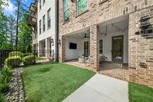 528 Clover Ln, Alpharetta, GA 30009 - Photo 3