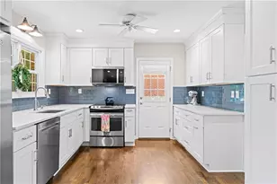 1424 Christmas Ln NE, Atlanta, GA 30329 - Photo 15