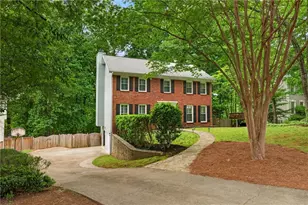 8571 Birch Hollow Dr, Roswell, GA 30076 - Photo 3