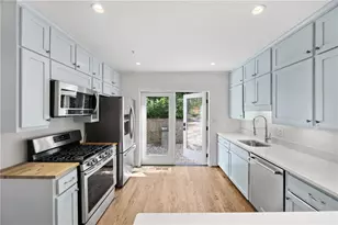 4573 Club Cir NE, Atlanta, GA 30319 - Photo 15