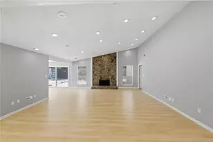 375 Creekside Ct, Roswell, GA 30076 - Photo 9