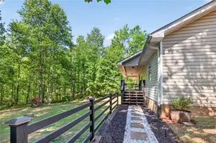 386 Ridgewood Dr, Pendergrass, GA 30567 - Photo 5