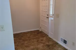 2212 Colonial Cir, Gainesville, GA 30501 - Photo 5