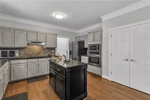 1085 Castle Pointe Ln, Grayson, GA 30017 - Photo 11